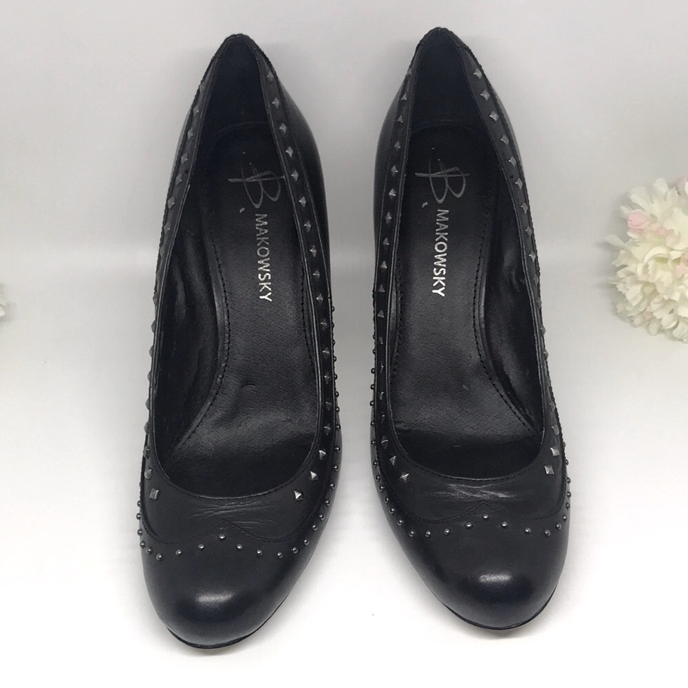 B Makowsky STELLA Leather Studded Pumps